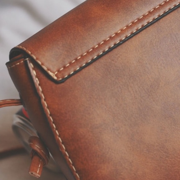 💐NWT Faux Leather Mini Crossbody - Picture 4 of 6